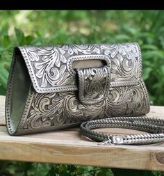 ALLE on Instagram: “Hand tooled leather”LARGE LENGÜETA“ more colors - FREE SHIPPING USA #cluch #clutchbag #tote #bags #slowfashion #handtooledleather…” Boho Chic Bags, Leather Patterns, Black Leather Purse