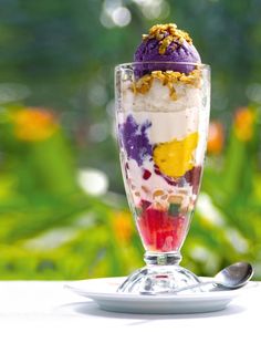 an ice cream sundae with fruit and nuts on top is featured in the magazine classic halo