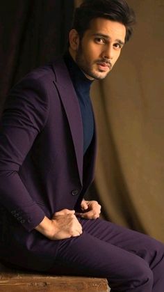 Men Blazer Outfit For Wedding, Men Blazer Outfit, Purple Shirt Outfits, Indian Formal Wear, Siddharth Malhotra, Purple Suit, Stylish Mens Suits, Blazer Outfits Men, Purple Suits