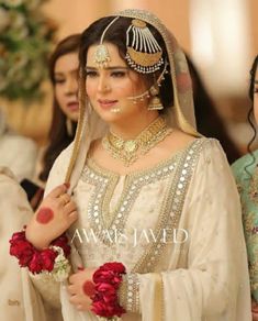 Bright Dresses, Nikah Outfit, Nikah Dress, Pengantin India, Pakistani Bridal Makeup, Bright Dress, Bridal Dresses Pakistan, Moroccan Dress, Indian Bridal Wear