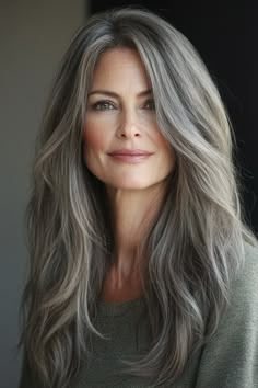 Yasmina Rossi, Κούρεμα Bob, Women Haircuts Long, Beautiful Gray Hair, Going Grey, Natural Gray Hair, Woman Hair, Long Gray Hair