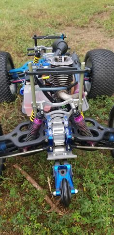 the front wheels and suspensions of a buggy