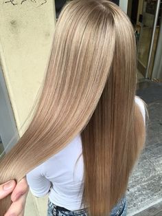 spring hair color trends - light honey blonde Hair Extensions Straight, Neutral Blonde, Perfect Hair Color, Real Human Hair Extensions, Spring Hair Color, Honey Blonde Hair, Long Blonde, Spring Hairstyles