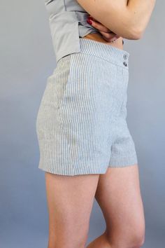 Check out this item in my Etsy shop https://www.etsy.com/listing/614679505/linen-shorts-25-colors-summer-shorts Linen Shorts Outfit, Friends At The Beach, Linen Slip Dress, Linen Pants Outfit, Linen Harem Pants, Linen Shorts Women, Summer Pants Outfits, Comfy Clothing, Lagenlook Style