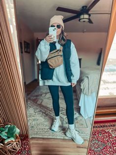 Crewneck And Vest Outfit, Black Leggings Outfits Winter, Puffer Vest And Leggings Outfit, Sneakers And Leggings Outfit, Sporting Event Outfit Winter, Grey Crewneck Sweatshirt Outfit, New York Trip Outfits, Womens Beanies Outfits, Sweatshirt Outfit Aesthetic