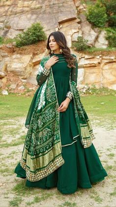 Georgette Gown, Trendy Dresses Summer, Womens Trendy Dresses, Traditional Indian Outfits, Trendy Dress Outfits, Simple Pakistani Dresses, Beautiful Dress Designs, Sequence Work, Designer Party Wear Dresses