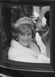 the queen waves from her carriage as she arrives at buckingham palace in london, england on march