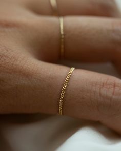 Barely there ring in 14k Gold Modern and timeless Dainty Curb Chain Ring * 1.2mm in thickness * Available in 14k yellow gold, white gold and rose gold Rings Chain, Chain Ring Gold, Minimal Jewellery, Ring Inspo, Chain Rings, Ringe Gold, Jewelry Accessories Ideas, Golden Ring, Stylish Rings