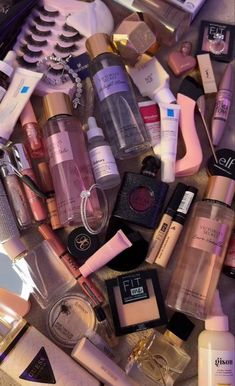 Profumo Victoria Secret, Fit Me Matte And Poreless, Smink Inspiration, Makijaż Smokey Eye, Makeup Obsession, Makeup Items, روتين العناية بالبشرة