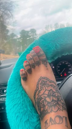 Unique foot tattoo Foot Tattoo Black Women, Foot Tattoo For Women, Toe Ring Tattoos, Bday Tattoo, Fire Tattoos, Baddie Tattoos, Toe Tattoos, Nice Tattoos, Cute Hand Tattoos