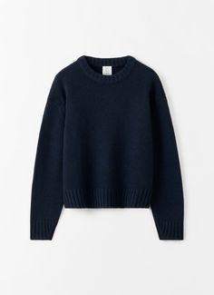 Stockholm Aesthetic, Single Clothes, Chill Fashion, Dark Blue Sweater, Nyc Christmas, North Face Puffer Jacket, Oversized Sweater Women, Blue Knit Sweater, Navy Blue Sweater