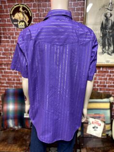 "Vintage men's western cowboy rodeo ranch purple shirt short sleeve size 2xl. Two chest pockets, pearl snap on buttons. Good used condition, tag label Ely Cattleman. Please, check carefully the measurements, photos and description of the article before buying it, we do not accept changes or returns. Measuraments lying face down from outside: 28\" Across chest underarm to underarm. 21 1/2\" Shoulder seam to seam. 11 Sleeve length from shoulder seam to hem. 32\" Long, collar to hem down. Let me kn Western Style Short Sleeve Shirt For Rodeo, Vintage Short Sleeve Shirt For Rodeo, Fitted Short Sleeve Shirt For Rodeo, Vintage Short Sleeve Purple Shirt, Vintage Purple Short Sleeve Shirt, Cowboy Ranch, Gap Style, Ranch Wear, Suede Leather Boots