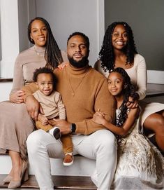 Neutral Colors Photo Shoot, Family Photo Neutral Colors, Family Photoshoot Brown Outfit, Tan And Brown Family Photo Outfits, Cream And Gold Family Christmas Photos, Neutrals Photoshoot Family, Khaki Family Photoshoot, Black Family Portrait Ideas Outdoor, Brown Color Scheme Family Pictures