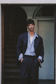 Grey Checked Blazer Cotton Poplin Shirt Wide-leg Pants Autumn Style Inspiration Layers AcneStudios MytheresaMen What To Wear In New York, Essential Fashion, Classy Outfits Men, Shirt Outfits, New York Aesthetic, Mens Outfit Inspiration, Mens Luxury Fashion, Black Suit, Men Fashion Casual Outfits