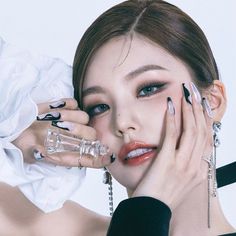 yeji checkmate Макияж, Ногти, Дизайнерские ногти Yeji Makeup Look, K Pop Nails, Idol Nails, Graffiti Nails, Korean Nails, Without Makeup, Perfect Nails, Makeup Inspo, Nostril Hoop Ring