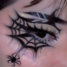 Venom Inspired Makeup, Venom Makeup Female, Spiderman Makeup Woman, Venom Halloween Makeup, Spider Eyeliner, Venom Makeup, Spiderman Makeup, Spider Web Makeup, Web Makeup