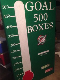 a green and white sign with the words goal 500 boxes on it's side