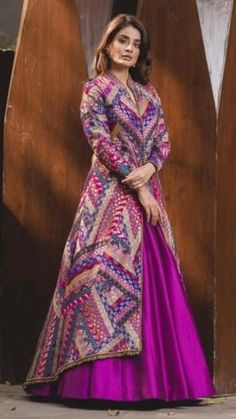 Purple Lehenga, Brocade Lehenga, Gaun Fashion, Indian Gowns, Lehenga Designs, Indian Designer Outfits