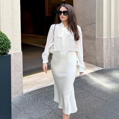 Light up the day in all white🤍 A business casual look perfect styled by@thewomanofelegance 🔎Blouse:9830 🔎Skirt:9735 #lilysilk #Livespectacularly #LILYSILKSS22 Business Casual Look, Clothes Tops, Tie Neck Blouse, Tops Fashion, Clean Cut, Ladies Tops Fashion, The Outfit, Silk Top, Office Wear