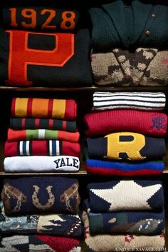 School spirit New England Prep, Style College, Preppy Mens Fashion, Preppy Men, Ivy League Style, Preppy Sweater, Ivy Style, Collegiate Style