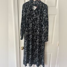 Brand New With Tag Zara Black White Maxi Crepe Dress. Side Zip, Size Large Zara Long Sleeve Black Maxi Dress, Zara Black Long Sleeve Midi Dress, Black White Graphic Design, White Graphic Design, Graphic Design Color, Zara Maxi Dress, White Maxi, Crepe Dress, Zara Black