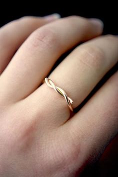 A thick, sleek and durable barbwire inspired ring. Add a unique twist to your stack! This listing is for ONE SINGLE Barbed Wire Ring in SOLID 14K GOLD. To create the Barbed Wire Ring, we wrap metal wire in to a twisted shape. This ring is a great alternative to a simple band and pairs perfectly with other stacking rings. These make perfect bridesmaid or friendship rings! Every piece is organic and unique — no two Hannah Naomi pieces are exactly alike.Hand-crafted to order in our Portland, OR stu Barbed Wire Ring, Simple Ring Design, Thick Gold Ring, Gold Knot Ring, Ocean Ring, Gold Wave Ring, Gold Waves, Jewelry Logo, Wire Ring