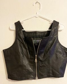 Adorable zip up, Size says XL but could fit a medium up Chic Cropped Crop Top With Zipper, Cropped Zipper Closure Crop Top For Night Out, Cropped Crop Top With Zipper Closure For Night Out, Pretty Sweaters, Vintage Crop Tops, Leather Shirt, Vest Outfits, Top Vintage, Leather Vest