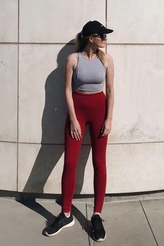 rock climbing outfits crop top red leggings baseball cap Red Leggings Outfit Workout, Hailey Fashion, Red Leggings Outfit, Leggings Outfit Workout, Red Yoga Pants, Workout Outfits Aesthetic, Rock Climbing Outfit, Outfits Crop Top, Climbing Outfit Woman