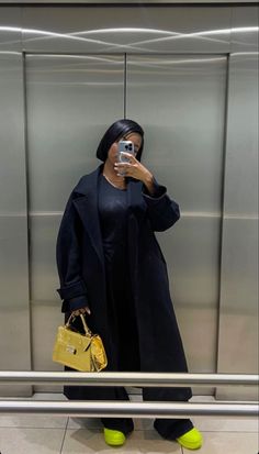 Winter Outfits Black Women Street Styles, Minimalist Outfits Black Women, Outfit Black Women Classy, Alisah Chanel, Outfit Black Women, Mode Zara, Winter Attire, Tumblr Outfits, Streetwear Fashion Women