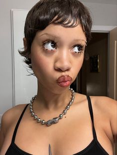 Brown Eyebrows Black Hair, Cute Pixie Haircuts With Bangs, Gothic Pixie Haircut, Oval Head Shape Hairstyles, Pixie Cut With Bangs Round Face, Pixie Cut On Plus Size Women, Feminine Short Hair Pixie, Pixie Cut Fine Hair, Short Dark Bob