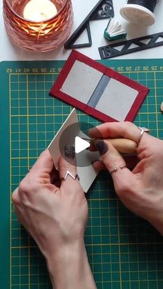 Mini Book Ideas, How To Make A Book Out Of Paper, Journal Making Ideas, How To Make Mini Books, How To Make A Mini Book, Book Making Ideas, Diy Mini Books, Filofax Diy, Mini Book Tutorial