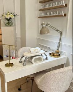 Click for details🆓▶▶▶ Nail Desks Ideas, Nail Salon Table Set Up, Aesthetic Nail Room Ideas, Spa Room Set Up, Nail Salon Esthetic, Manicure Table Set Up, Nail Salon Astethic, Beauty Salon Set Up