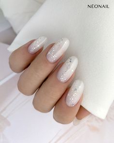 Co powiesz na drogę mleczną na swoich paznokciach? ✨💅 #stardesign #naildesign #christmasmanicure #nailstrend #neonail #neonailpoland #christmasnails #shinynails #winternails #newmanicure #lakieryhybrydowe White Acrylic Nails Ideas, Nails Ideas Short, Acrylic Nails Ideas, White Gel Nails, Silver Glitter Nails, Milky Nails, White Glitter Nails, Ombre Nails Glitter, White Acrylic Nails