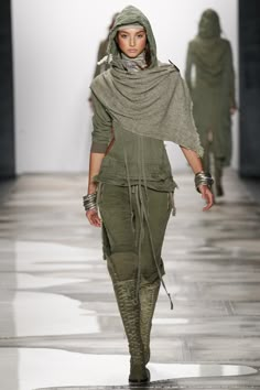 http://www.vogue.com/fashion-shows/spring-2016-ready-to-wear/greg-lauren/slideshow/collection Solarpunk Fashion, Dystopian Fashion, Military Chic, Greg Lauren, Star Wars Fashion, Mode Tips, Apocalyptic Fashion, Cooler Look