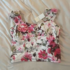 Up For Sale Is An Abercrombie & Fitch Floral Top (Brand New With Tags) - All Reasonable Offers Considered! Condition: Excellent - Brand New With Tags No Tears, Rips Or Stains Size: Women’s Medium On Repeat Vintage Is Your One-Stop Shop For Locally-Sourced Vintage Finds That Won’t Let You Down. Ga Based, Will Ship Conus Within 2 Business Days Of Order. Thank You For Shopping Small And Supporting A Start-Up Business! Fitted Cotton Top For Garden Party, Satin Bustier, Black Lace Crop Top, Denim Crop Top, Puff Sleeve Crop Top, Blue Sheers, Off Shoulder Crop Top, Tie Crop Top, Sweater Crop