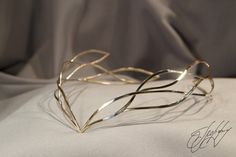 https://www.etsy.com/listing/500090055 #glorfinavaridiadems #elvencrown #hairaccessories #diadem #tiara #crown #cirklet #moodygrams #fashionphotography #tangledinfilm Crown Medieval, Fairy Tiara, Hair Circlet, Elven Princess, Medieval Princess, Silver Tiara, Tiara Wedding