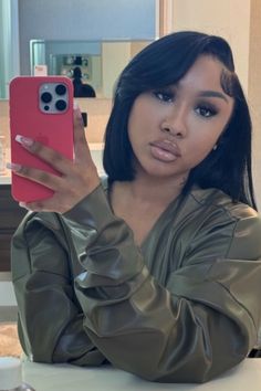 Classy Bob Hairstyles Black Women, Layered Bob Hairstyles Black Women, Bob Outfits For Black Women, Side Bob Black Women, Side Part Bob Quick Weave, Dess Dior Hairstyles, Bob On Black Women, Side Part Bob Black Women, Natural Styles For Black Women