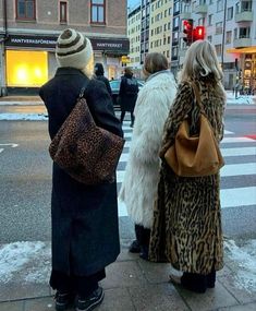 Stile Casual Chic, Early 2010s, Estilo Indie, Skandinavian Fashion, Looks Street Style, Street Style Winter, Fall Fits, Winter Fits, Coat Outfits