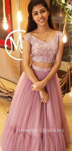 Crop Tops Outfits Indian, Crop Top Lehenga With Coti, Stylish Crop Top Lehenga, Croptops With Sarees, Crop Tops For Lehenga Indian Weddings, Simple Stiched Lehenga, Lehenga Top Neck Designs, Crop Top Stiching Models, Trendy Simple Lehangas