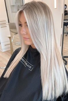 Bleach Hair Ideas, Ashy Blonde Hair, Hairstyles For Swimming, Diy Bleach, Bleach Hair, Blonde Hair Goals, Perfect Blonde Hair