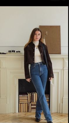 Fall Color For Outfits, French Inspired Winter Outfits, Rainy Day Outfit Converse, Cool Toned Fashion, First Date Outfit Winter Night Classy, Fall Causal Outfit, Fall Brunch Outfit Midsize, Minimal Fall Style, Classy Mom Jeans Outfit