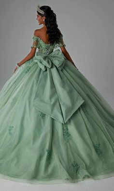 Quinceanera Dresses Light Green, Light Green Quinceanera Dresses, Tiana Quince, Sage Green Quinceanera Dresses, Green Sweet 16 Dresses, Sage Green Wedding Dress, Royalty Dresses, Off Shoulder Corset, Green Ball Gown