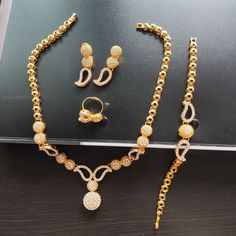 Nigeria Wedding, Jewelry Set Gold, Gold Jewelry Set, Luxurious Jewelry, Bridal Jewelry Set, Gold Jewelry Sets, Wedding Parties, Jewelry Bridal, Bridal Jewelry Sets