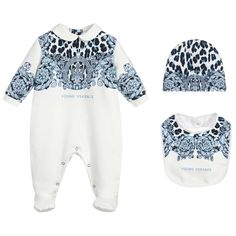 Versace Baroque, Baby Staff, Luxe Baby, Versace Kids, Trendy Baby Clothes, Versace Collection, Baby Boy Fashion