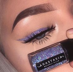 Purple Glitter Eyeliner, Purple Ends Hair, Purple Eyeliner, Make Up Designs, Chanel 22, Alat Makeup, Makeup Tip, Glitter Eye Makeup