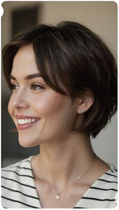 Bob Women Hairstyles, Short Hair And Color Ideas, Short To Medium Haircuts For Round Faces, Hairstyling For Short Hair, Short Women’s Hairstyles, Round Pixie Haircut, Bobs Round Face, Pixie Bob For Round Face, Chic Hairstyles Short