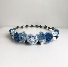 Blue rose crown hand woven from different shades of blue premium quality paper roses. Design may vary a little because it's handmade. If you need any other color, feel free to send me a convo with your requests . Wedding Hairstyles Blue Flowers, Boutannaires Wedding, Wedding Venues Blue, Shades Of Blue Wedding, Flower Crown Blue, Blue Flower Crown, Bridal Hairpiece, Rose Crown, Roses Design