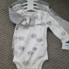 New With Tags Cute White Bodysuit For Winter, White Long Sleeve Onesie For Playwear, White Long Sleeve Bodysuit For Playtime, White Long Sleeve Bodysuit For Playwear, White Long Sleeve Bodysuit For Play, Newborn Boy Outfits Coming Home, Baby Boy Car Seats, Boy Stroller, Baby Nursery Closet