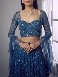 Dark Blue Lehenga, Modern Blouse Designs, Full Sleeves Blouse Designs, Lengha Blouse Designs, Orang India, Netted Blouse Designs, Indian Outfits Lehenga, Lehenga Blouse Designs