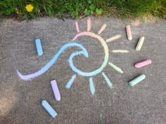 Sidewalk chalk art. Summer Chalk Art Side Walk, Chalk Art Ideas Easy Aesthetic, Chalk Doodles Sidewalk, Chalk Summer Art, Cute Chalk Art Ideas, Beginner Chalk Art, Easy Chalk Ideas Sidewalk